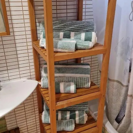 Lukite House アパート ティアス