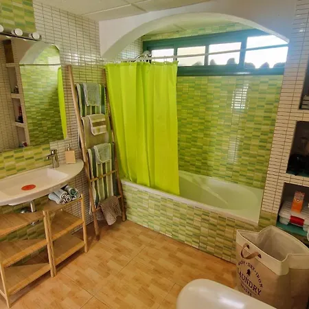 Daire Lukite House *